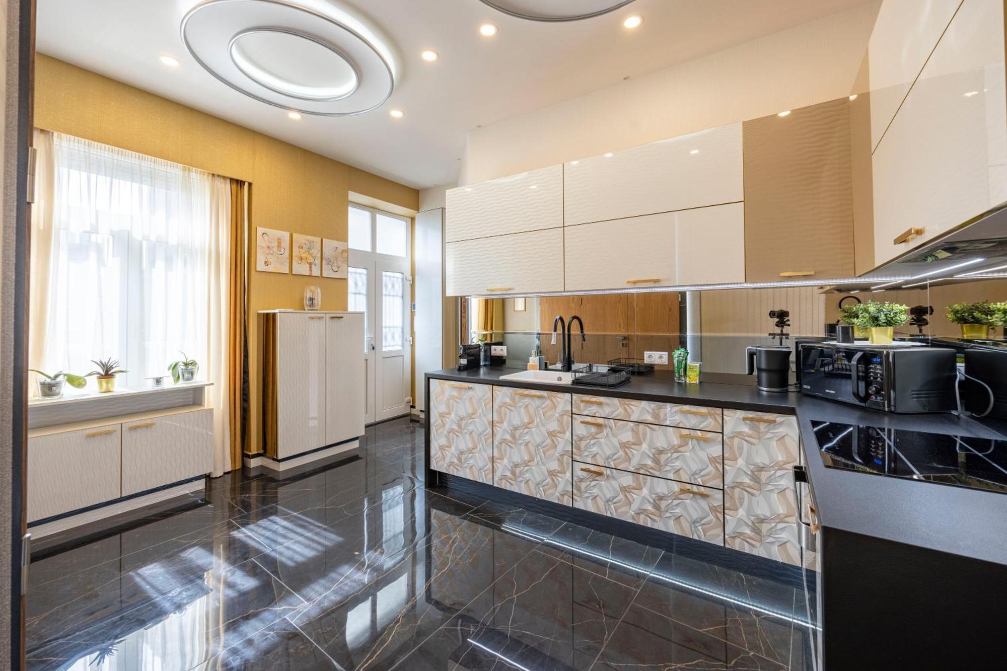 Luxury Royal Central Apartment By Prestige Homes Budapest Exteriör bild